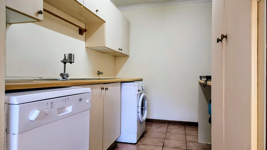 To Let 4 Bedroom Property for Rent in Brenton On Lake Western Cape